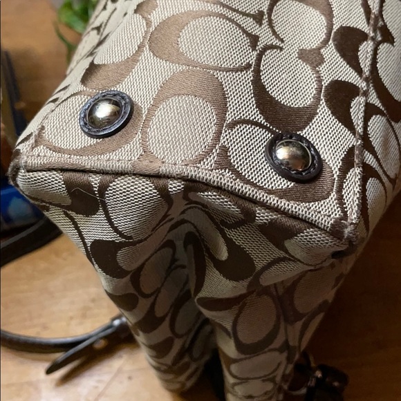 Signature Coach Brown Shoulder Bag - Picture 14 of 16